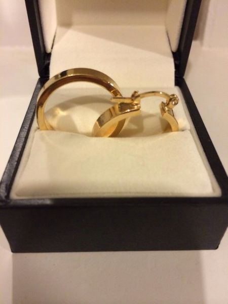 Argola tamanho médio grossa banhado a ouro 18kl