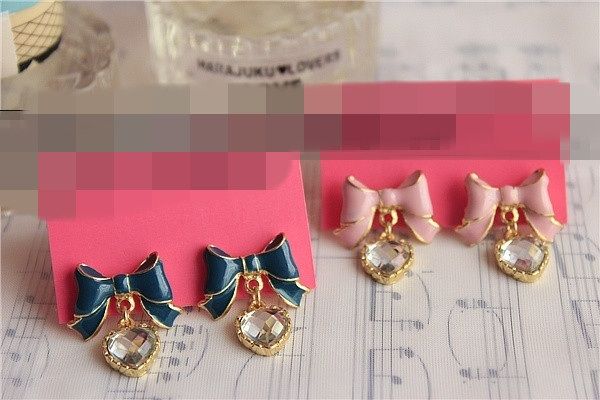 Par de brincos laço na cor azul ou rosa