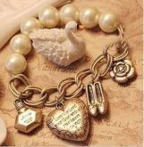 Pulseira pérolas e pingentes
