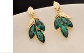 Par de brincos folhas verdes