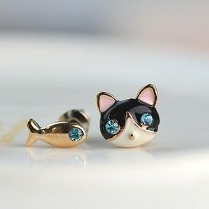 Par de brincos peixe e gato